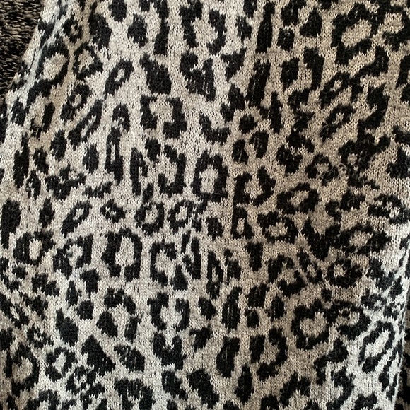 Vero Moda Black and Grey animal/leopard print cardigan Size M - Picture 3 of 3